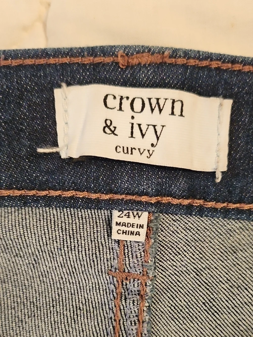 Crown & Ivy Curvy Embroidered Capris - Size 24W - Picture 8 of 10